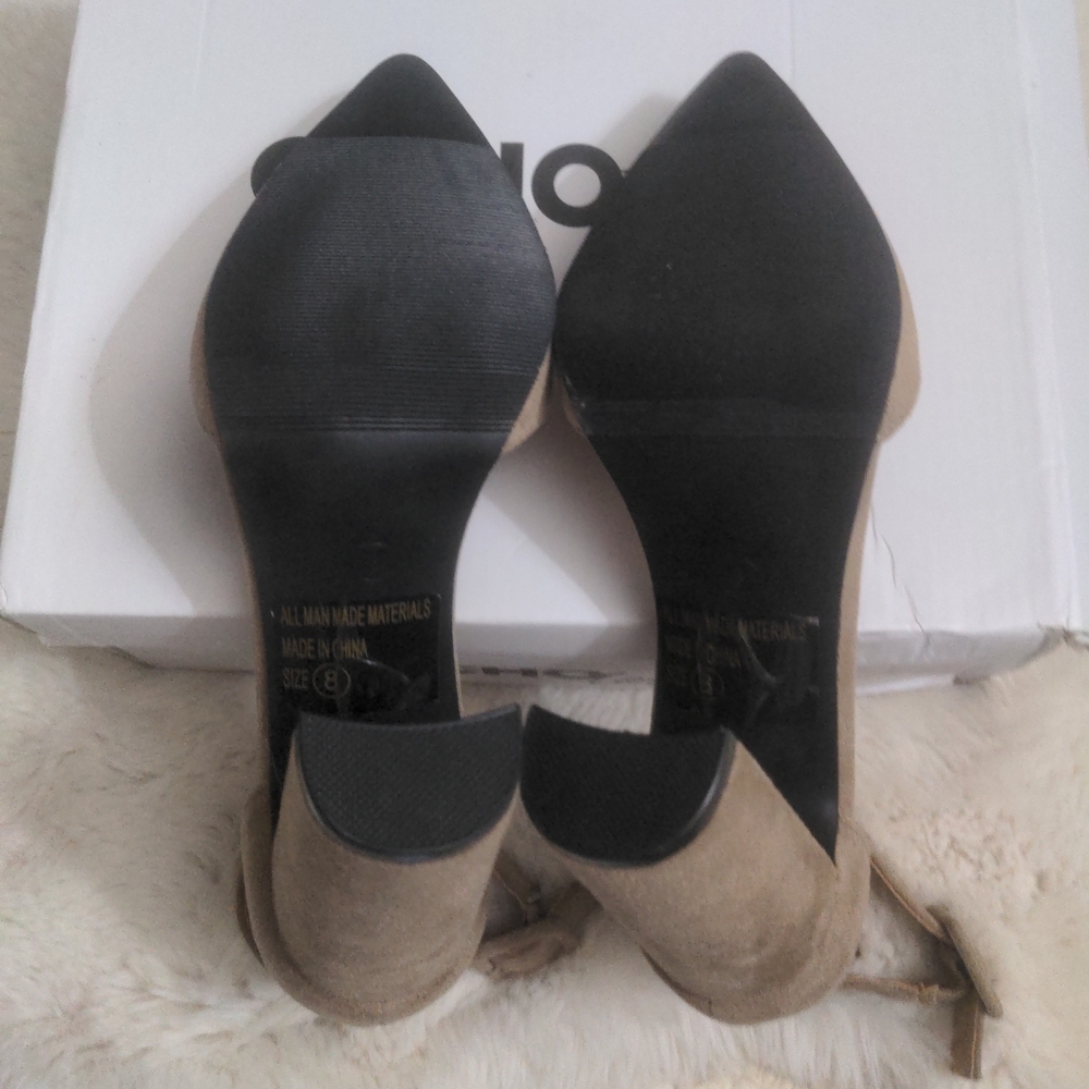 OCHOs Sinatra Taupe Faux Suede Pointed Toe Block Heel Size 8 NIB - Picture 3 of 4